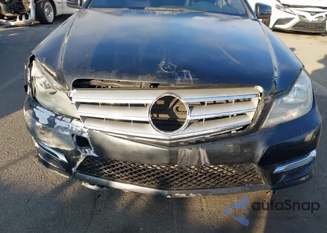 2014 Mercedes-Benz C 250 z USA, uszkodzony, nr VIN WDDGJ4HB4EG266988